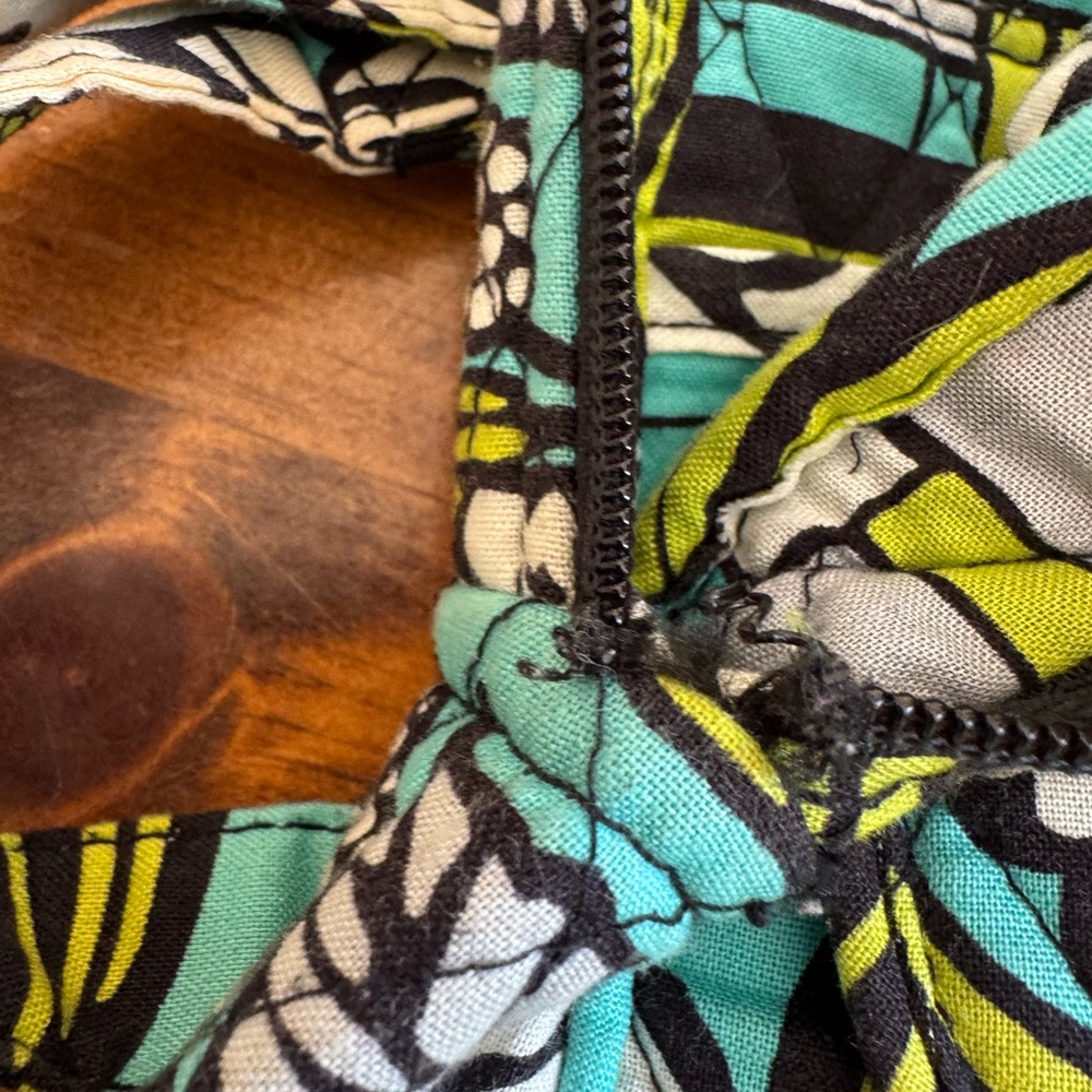 Vera Bradley Blue and Green Floral Backpack- island bloom pattern. Broken zipper - Picture 7 of 10